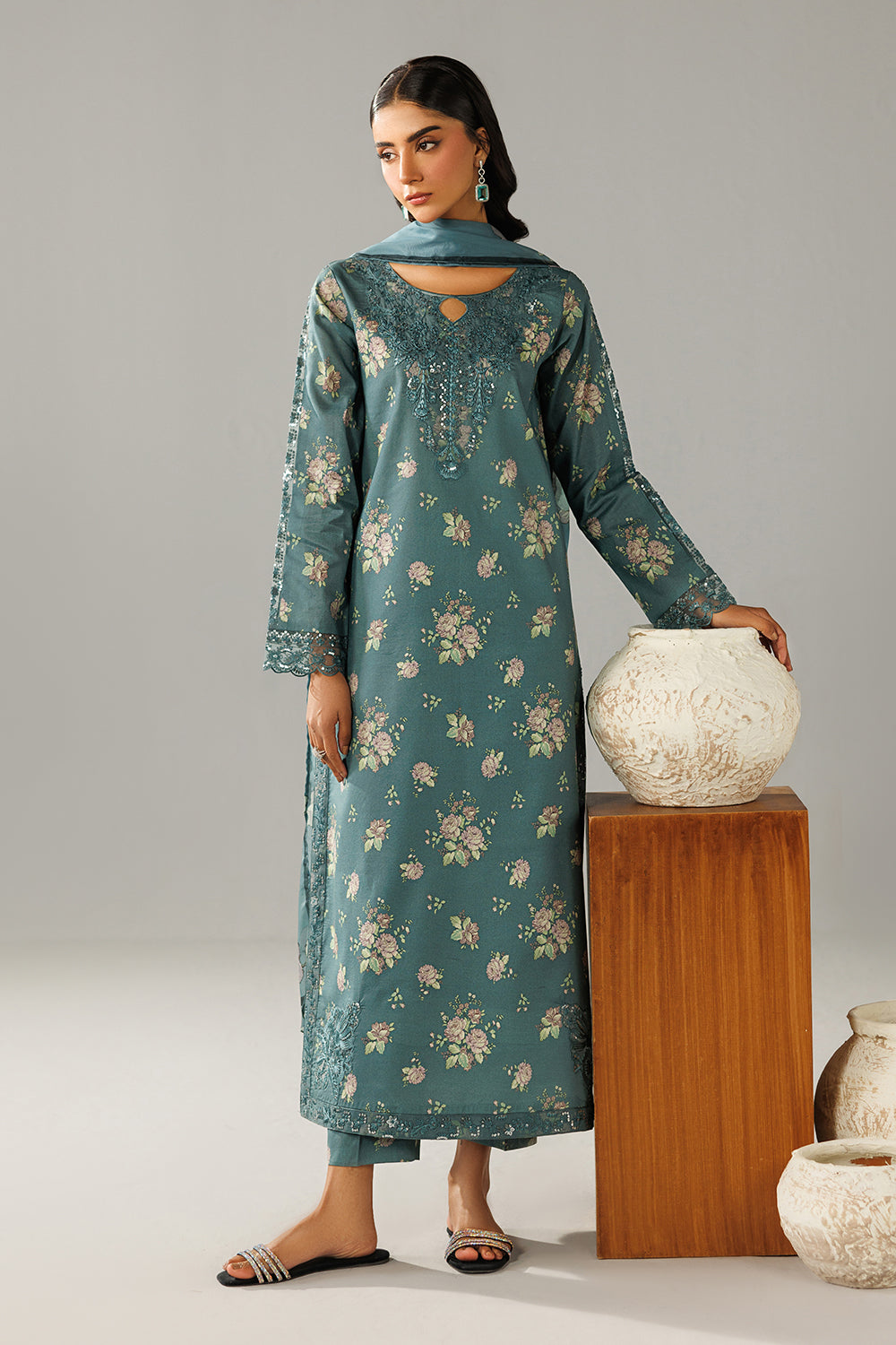 Embroidered Lawn DT-26-16
