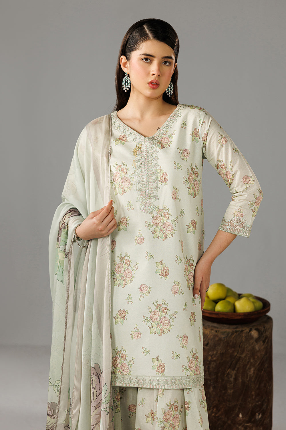 Embroidered Lawn DT-26-18