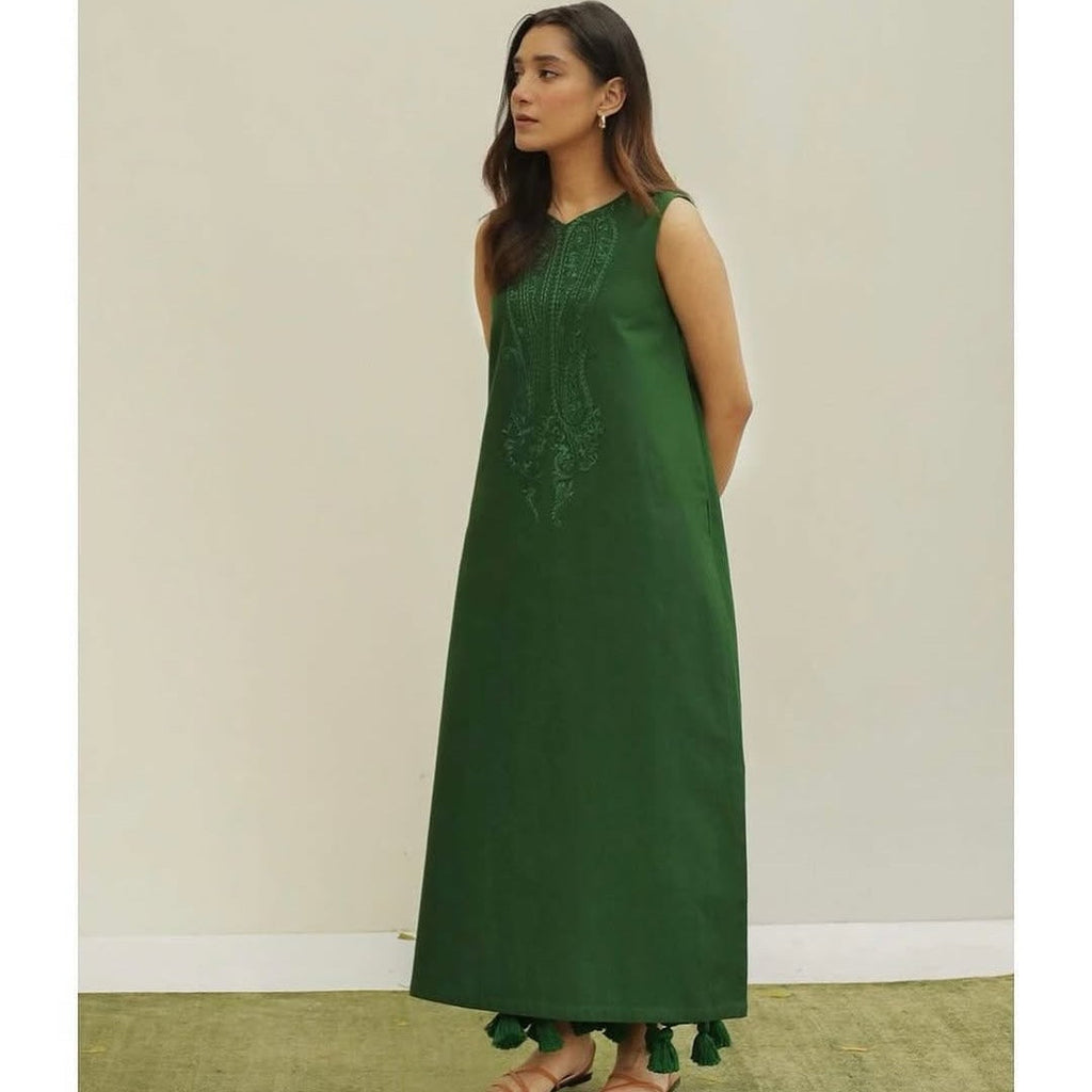 BOTTLE GREEN