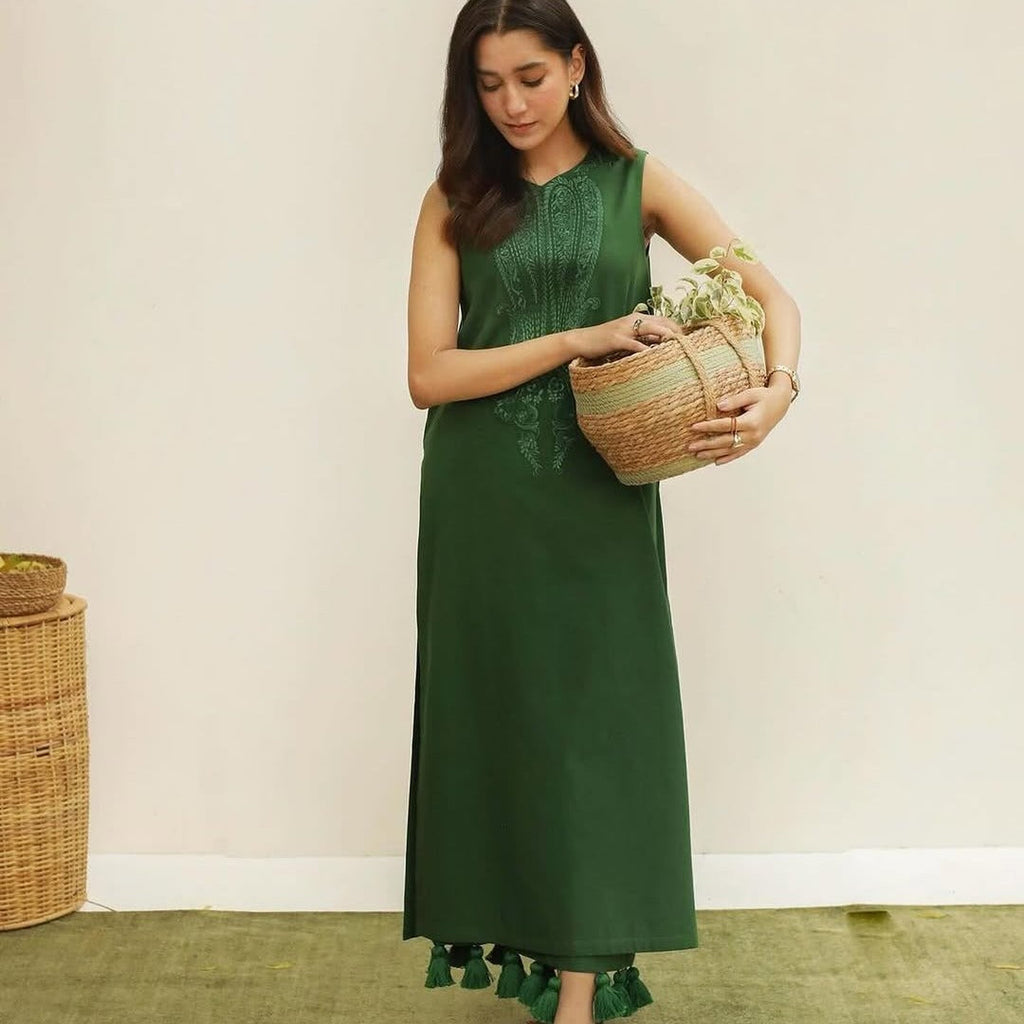 BOTTLE GREEN