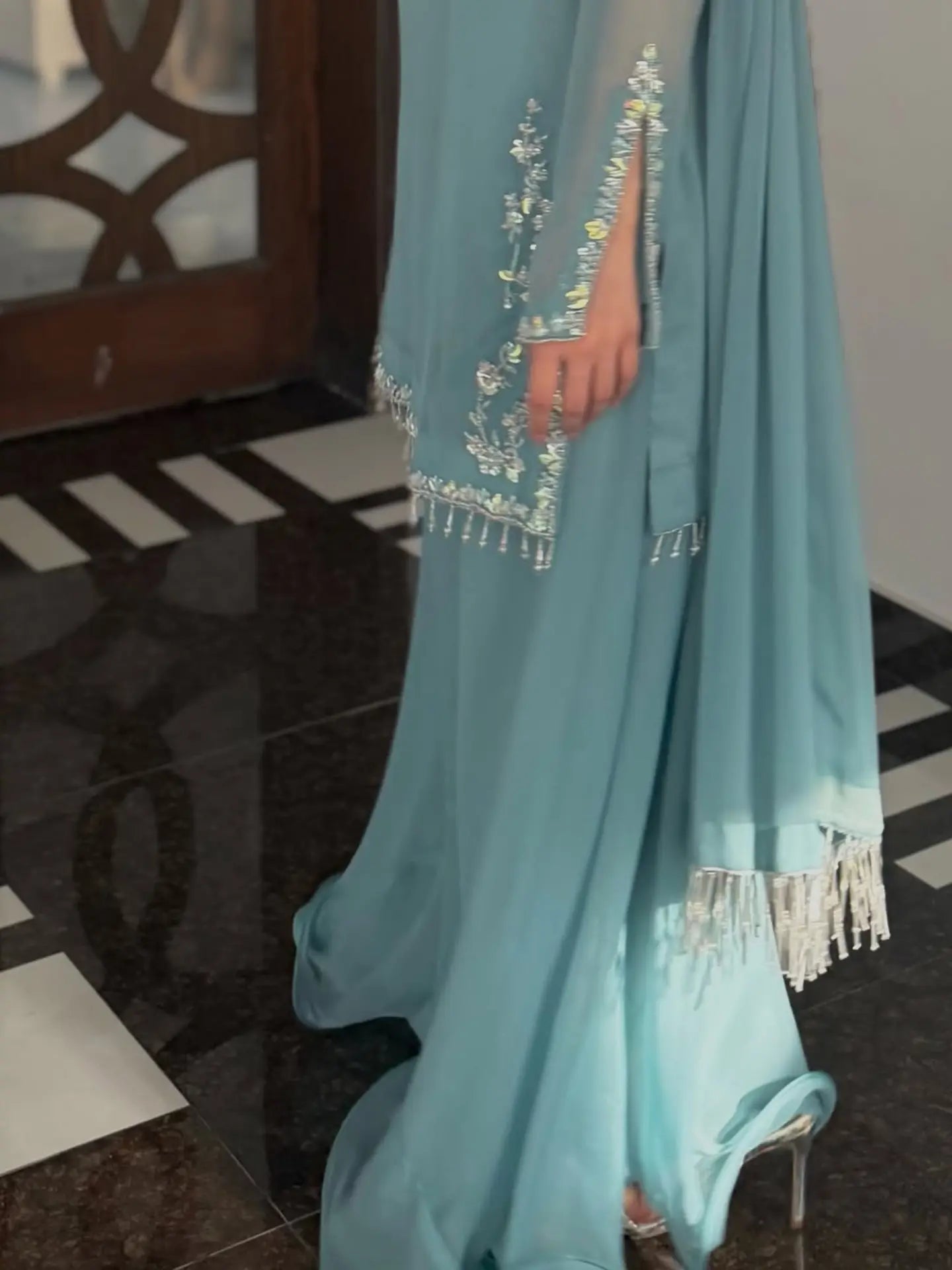 DRESS CODE. ARZU