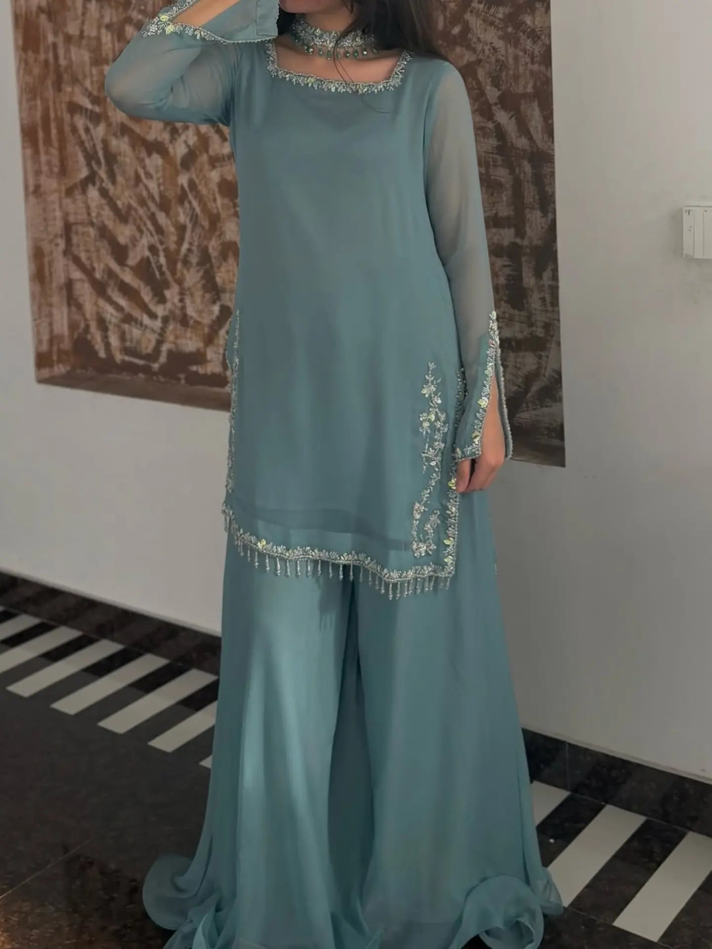 DRESS CODE. ARZU