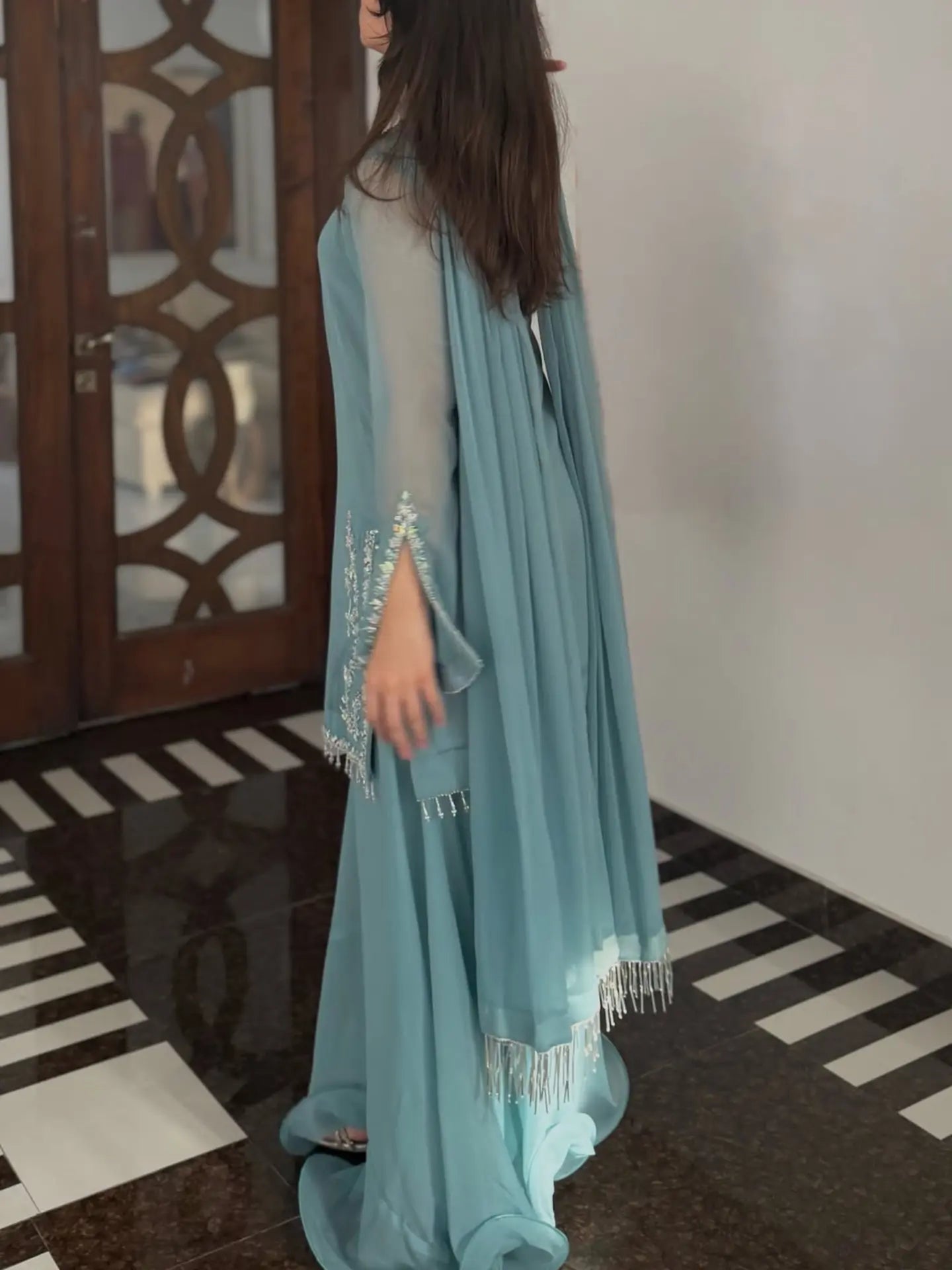 DRESS CODE. ARZU